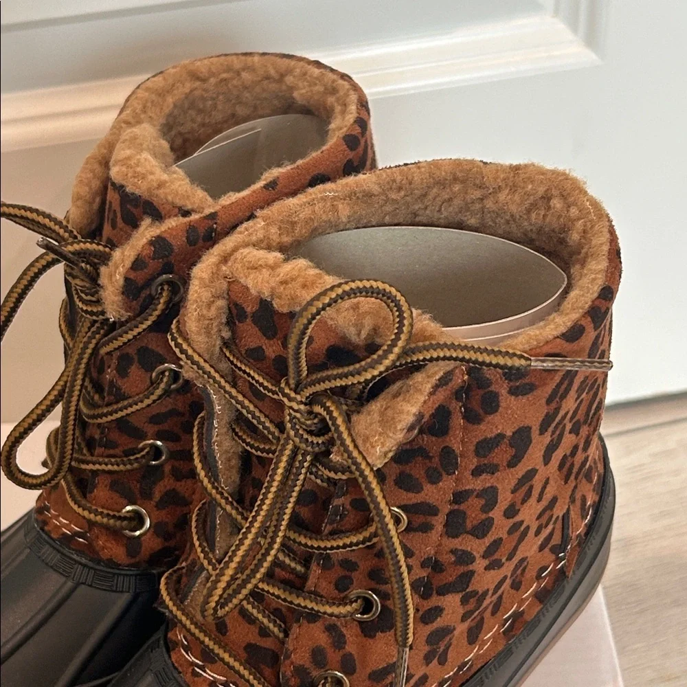 Olivia Miller Girl! Girls leopard print snow rain faux fur lined boots size 3